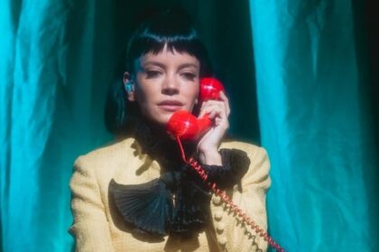 Lily Allen’s One-Woman Show Is the Least Populous Pop Tour of the Year. Is It Also the Best?