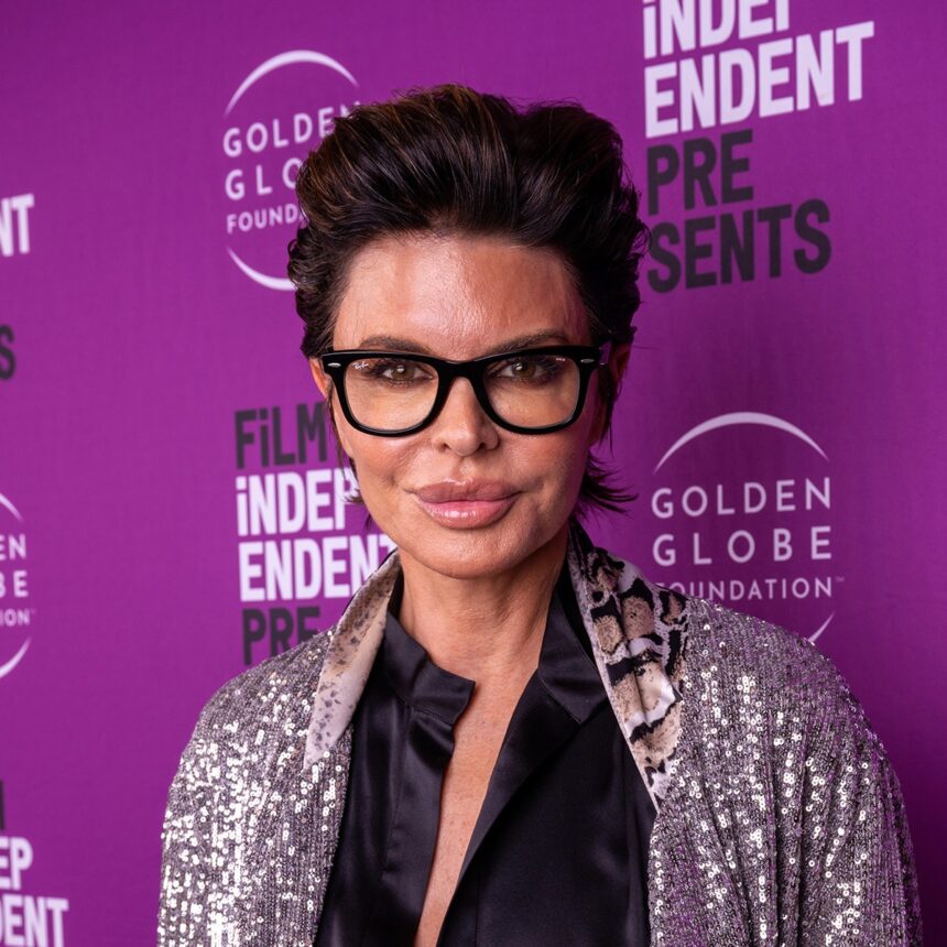 Lisa Rinna Is Unrecognizable With Curly Blonde Hair Transformation