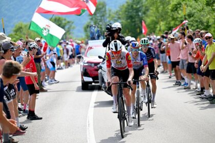 ‘The Ineos boys were strong and clawed their way back’ – Derek Gee-West’s attempt to eclipse Thymen Arensman in Giro d’Italia GC ends in a sprint atop Piancavallo