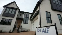 U.S. home sales flatline in April amid another slow spring homebuying season