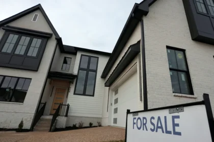U.S. home sales flatline in April amid another slow spring homebuying season