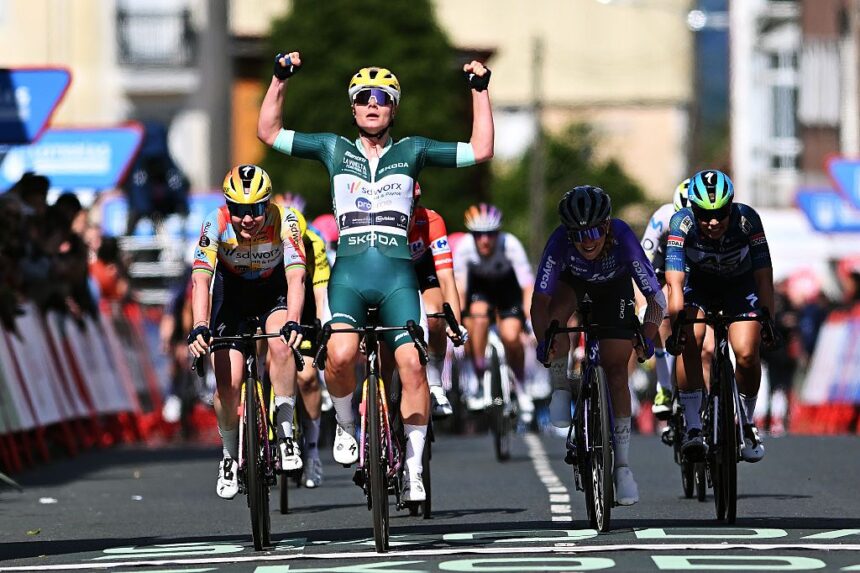Vuelta Femenina: Lotte Kopecky wins hectic stage 4 sprint and uses bonus points to claim red leader’s jersey