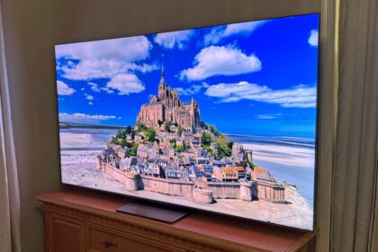 I spent weeks testing the TCL QM8L TV, and I’m a believer in its new SQD mini-LED technology — this is a stunning TV for a great price, with just a couple of notable quirks