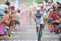 Tangle with feed bag brings Eulálio crashing down but Giro d’Italia white jersey bounces back to light up stage 18 finale