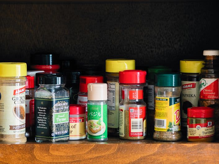 People Are Just Discovering This “Mind-Blowing” Trick with Spice Jar Lids