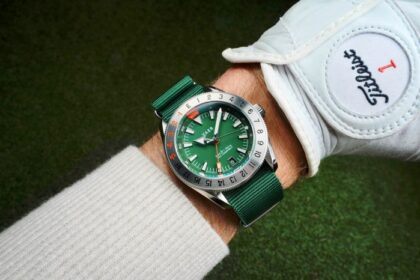Affordable, Ultra-Capable Watch Keeps (Disc?) Golfers Honest