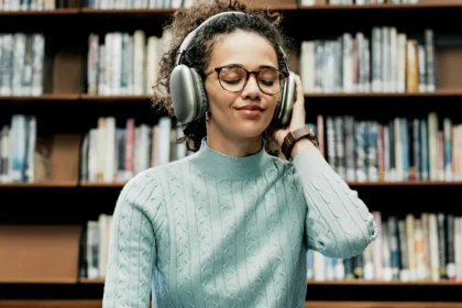 Neuroscience Says Listening to Audiobooks Is Just as Good as Reading—Especially If You Do This