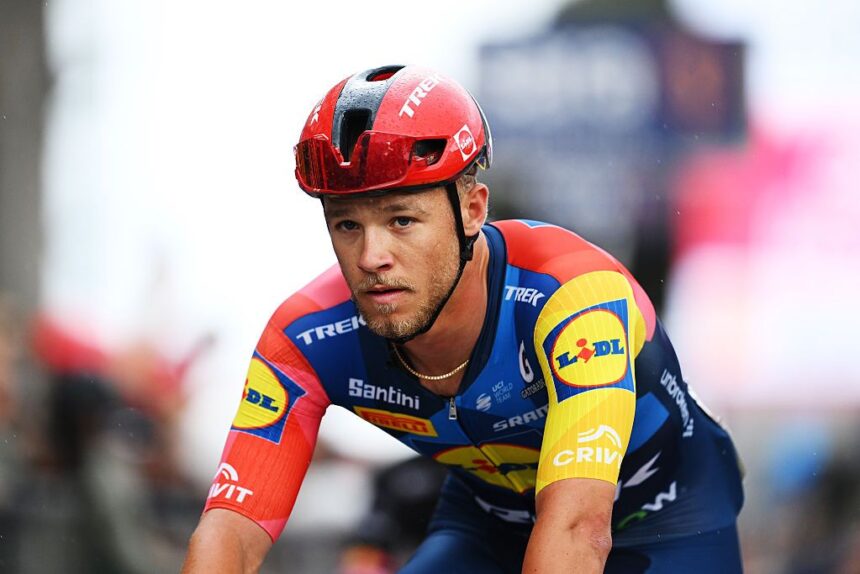 ‘I really don’t get it’ – Jonathan Milan slams choice of Giro d’Italia run-in to Naples after crash disrupts final sprint