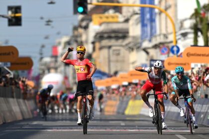 Giro d’Italia: Fredrik Dversnes shocks with stage 15 victory as sprinters are thwarted by breakaway in Milan