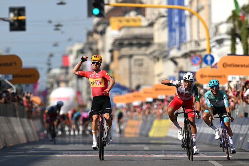 Giro d’Italia: Fredrik Dversnes shocks with stage 15 victory as sprinters are thwarted by breakaway in Milan