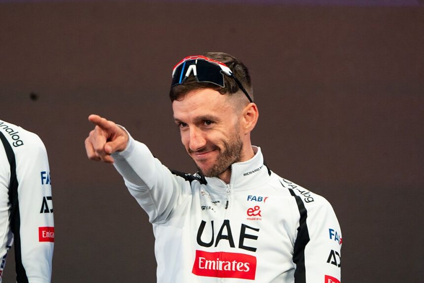 ‘He’s given me a few tricks and tips’ – Giro d’Italia GC contender Adam Yates garners advice and tactics from brother Simon’s victory