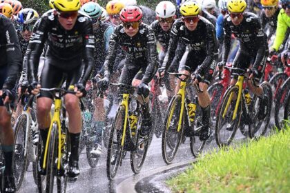 ‘There is already something going on in the bunch’ – Threat of illness after cold, wet Giro d’Italia stage 5 more concerning than 6:22 deficit for Visma-Lease a Bike