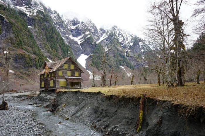 Waiting to Collapse: One Historic Structure Reveals Cracks in NPS Management