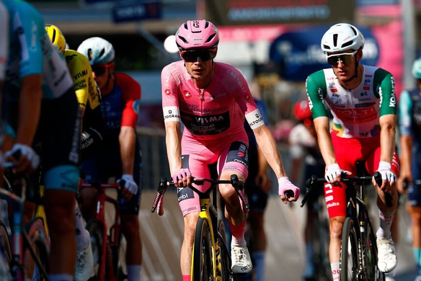 ‘Safety in cycling is in everyone’s interest’ – Jonas Vingegaard uses ‘power’ of the maglia rosa to influence GC-times neutralisation during Giro d’Italia sprint stage in Milan