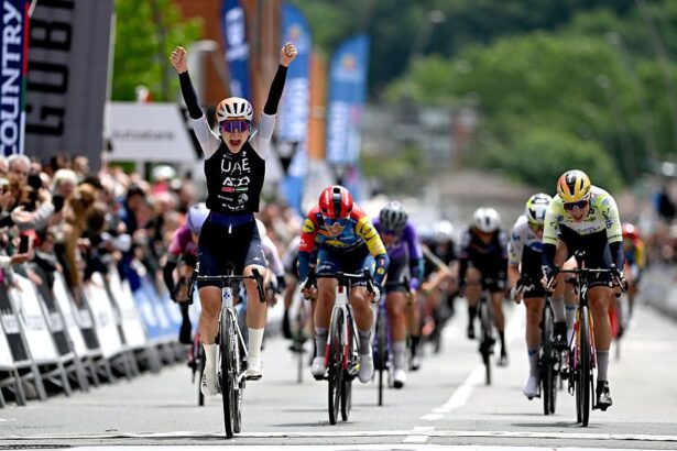Itzulia Women: Dominika Włodarczyk seizes first WorldTour victory on stage 2 as attackers narrowly hold off rapidly chasing race leader
