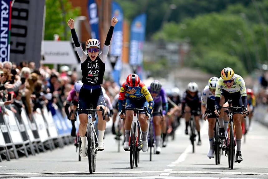 Itzulia Women: Dominika Włodarczyk seizes first WorldTour victory on stage 2 as attackers narrowly hold off rapidly chasing race leader
