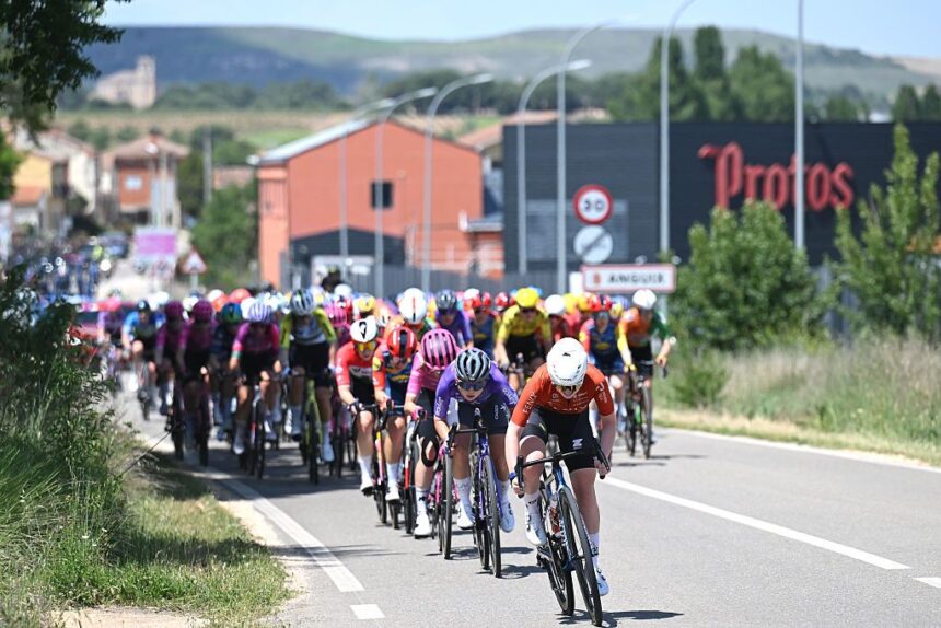 ‘We didn’t want to just wait for a sprint with Lorena’ – Attacking tactics in Vuelta a Burgos Feminas stage 2 finale fail to overcome Wiebes