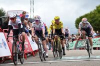 ‘I landed in a ditch’ – Marianne Vos forced into desperate chase after late crash in hectic Vuelta Femenina run-in