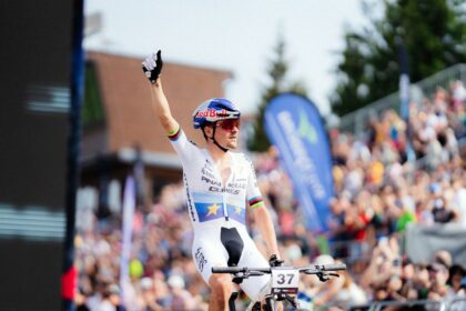 High fives for Tom Pidcock: Briton clinches fifth win in as many starts at Nové Město XC World Cup round