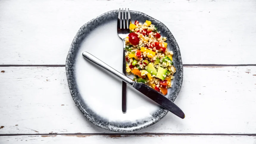 The Healthiest People Don’t Follow Trendy Eating Schedules. Nutrition Science Says They Eat Whenever They Want