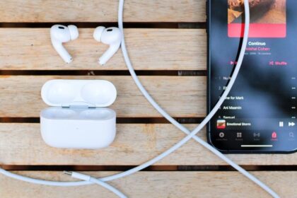 AirPods with cameras reportedly in final testing at Apple
