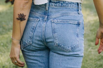 These Booty-Lifting Jeans Are on Sale and Even Sculpt Flat Behinds