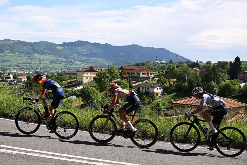 La Vuelta Femenina stage 7 LIVE: An aggressive meant the day’s breakaway took an hour to get away, but three women now lead the final stage