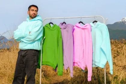 How a 22-Year-Old Marketing Major Turned His Dropshipping Side-Hustle Into a  Million Clothing Company