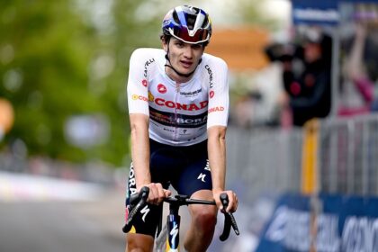 Giulio Pellizzari struggles at Giro d’Italia on Corno alle Scale summit finish due to stomach problems