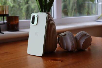 I spent two weeks with the OnePlus 15R, and it’s forever raised my expectations for smartphone battery life