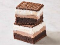 “Frozen Mississippi Mud Bars” Are the Coolest Dessert of Summer