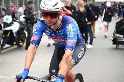 Dylan Groenewegen and Kaden Groves crash as footed barriers and narrow finish cause huge, high-speed pile-up on Giro d’Italia opening stage