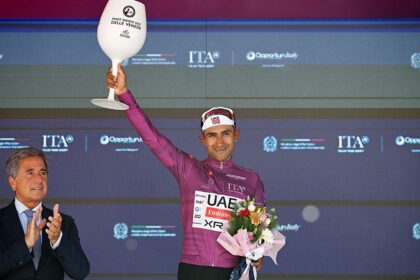 ‘I will fight for it’ – Maglia ciclamino competition heats up as Jhonatan Narváez takes on Paul Magnier in a head-to-head battle for points at the Giro d’Italia
