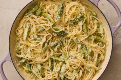 My 6-Ingredient Pasta Uses a Tub of Ricotta to Make the Easiest, Creamiest Sauce