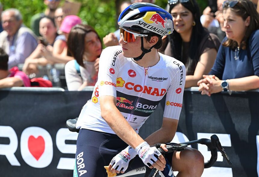 ‘We saved our skins again’ – Giulio Pellizzarri and Jai Hindley fight on after illnesses at Giro d’Italia