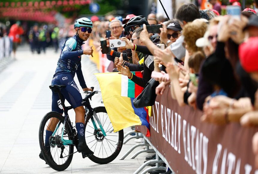 Santiago Buitrago out with concussion after Giro d’Italia stage 2 crash, fractures in lower back for Andrea Vendrame