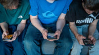 A study shows that cellphone bans didn’t improve US students’ test scores