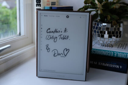 Cuneflow’s e-paper writing tablet uses AI to record and transcribe meetings