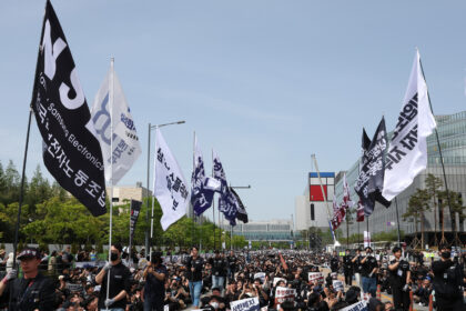 Samsung union suspends strike after reaching tentative deal on bonuses