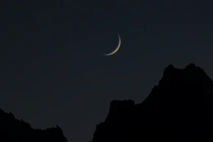 A ‘cosmic triangle’ will appear in the sky tonight: When and where to see Saturn, Mars, and the moon align in May 2026