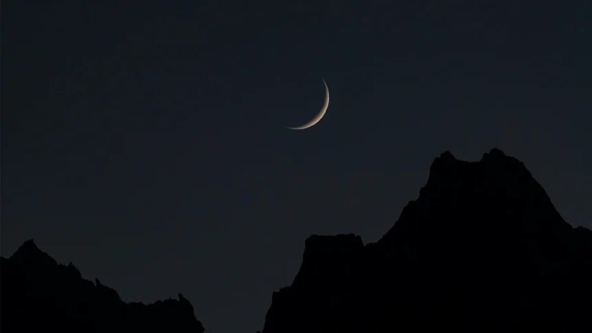 A ‘cosmic triangle’ will appear in the sky tonight: When and where to see Saturn, Mars, and the moon align in May 2026