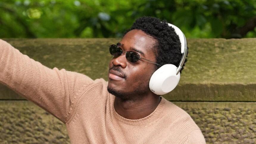 A celebrity just revealed Sony’s super premium 1000X headphones as a fashion flex
