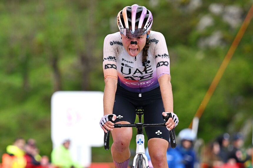 Paula Blasi with ‘bittersweet feeling’ after second place on Vuelta Femenina stage 6