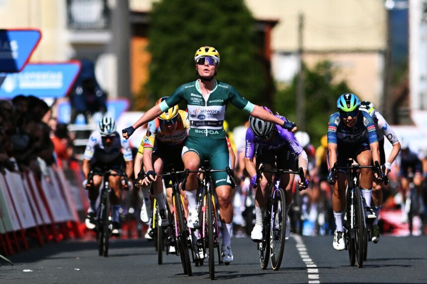 ‘My teammates were just on fire’ – Lotte Kopecky powers to victory on Vuelta Femenina stage 4