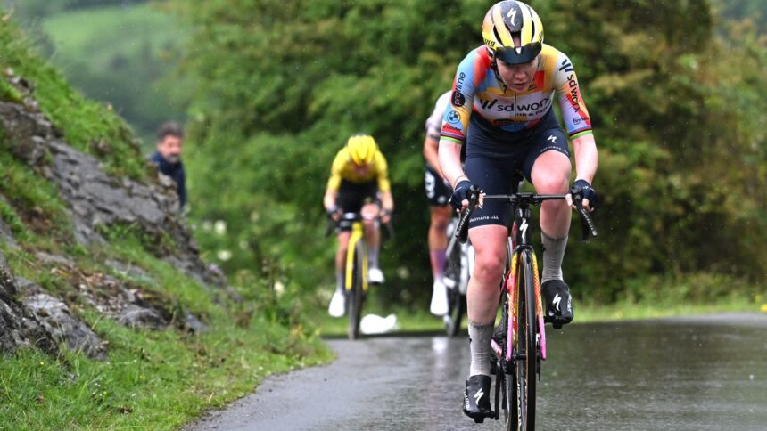 ‘It started steep and it finished steep’ – Anna van der Breggen wins stage six of La Vuelta Femenina during brutal final climb, to wear the maillot rojo on the final day