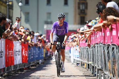 Ben O’Connor limits losses in fight for top spot in Giro d’Italia after struggling on summit finish of Pila