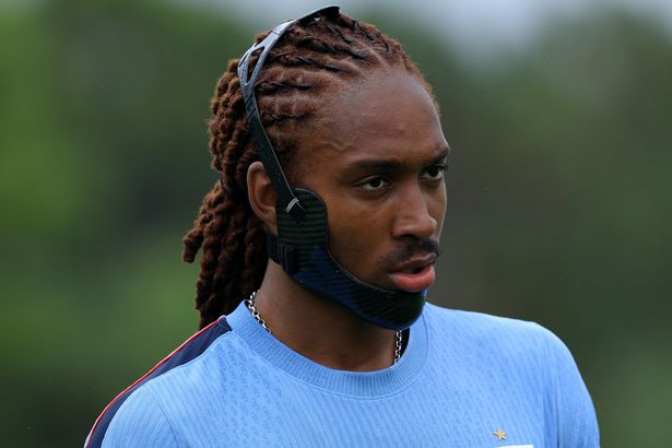 Why is Djed Spence wearing face mask for England vs Costa Rica before World Cup?