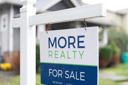 Long-term mortgage rate hits 6.52%, just below its high this year