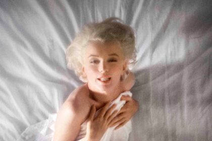 The Night Marilyn Monroe Invited Photographer Douglas Kirkland Over For an Iconic Shoot