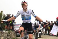Giro d’Italia Women: Demi Vollering powers across gravel sector of Colle delle Finestre to win compressed stage 8 and second stage of race